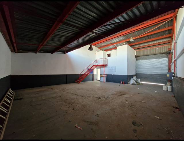 173M² WAREHOUSE TO LET IN JET PARK